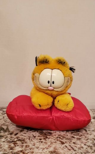 1978 1981 Vintage Garfield Plush Cat On Pillow By R.  Dakin.