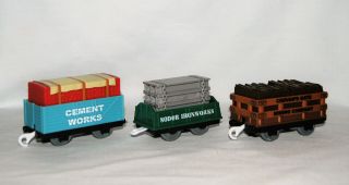Rare Thomas Trackmaster: " Sodor Building Co " 3 Train Cars With Cargo