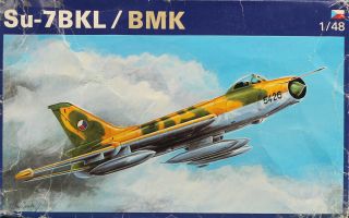 Oez 1:48 Su - 7 Bkl Bmk Plastic Aircraft Model Kit 2u1