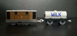 Thomas The Train Trackmaster Motorized Toby & Milk Tanker 2