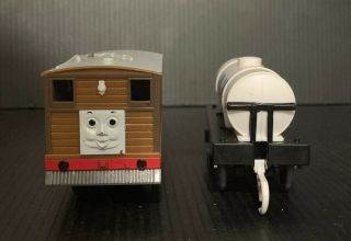 Thomas The Train Trackmaster Motorized Toby & Milk Tanker 4
