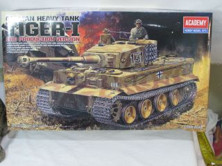 Academy 1/35 German Tiger - I Heavy Tank Mid Production Version With Interior