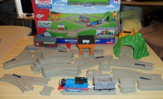 Fisher Price Trackmaster Thomas & Friends Motorized Bustling Railway Set,  2013