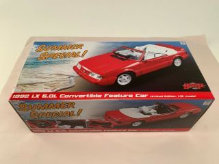 Gmp 1:18 1992 Ford Mustang Lx Convertible - Ford Feature Edition - Red (18822)