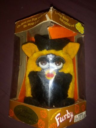 TIGER 1999 SPECIAL LIMITED EDITION HALLOWEEN FURBY 70 - 887 OTHER LOOK 3