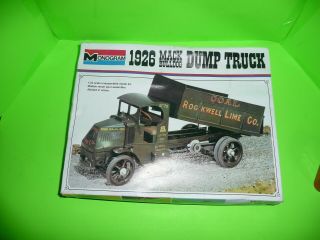 Box 18 Monogram 1995 Dump Truck 1926 Mack Bulldog 1/24 Scale