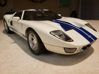 Motormax 1/12 Scale Diecast Ford Gt White Model Car No.  73001