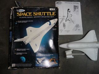 1994 Estes Space Shuttle Gliding Model Rocket Kit W Launch Pad Controller Unblt