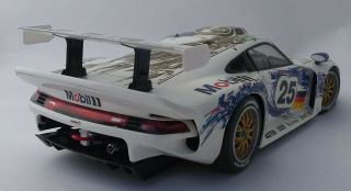Built 1/24 Tamiya Porsche 911GT1 kit 24186 4