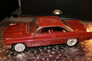 Ertl - Pontiac Seventy Fifth Anniversary - 1961 Catalina (coronado Red) - 1/18
