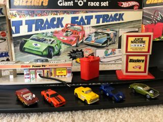 Hot Wheels - Sizzlers Giant O Race Set W/ 5 Sizzler Cars - Plus More