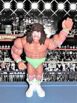 Hasbro Wwf Blue Card Series 1 Wrestling Figure " The Ultimate Warrior 1 "