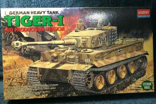 Academy 1/35 German Tiger - I Heavy Tank Mid Production Version,  Model 1387