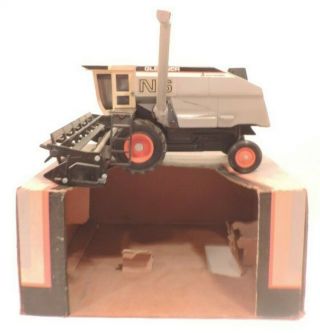 Scale Models Allis - Chalmers N6 Gleaner Combine In The Box