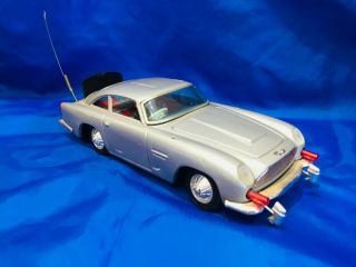 Gilbert Toys Vintage 1960s James Bond Goldfinger Movie Aston - Martin Action Car