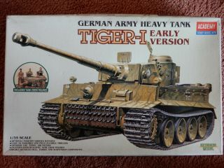 Academy German Army Heavy Tank Tiger - I Early Version 1/35 Model Open Box