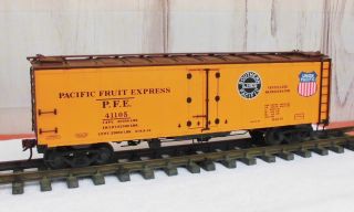 Accucraft Trains / S.  P.  - U.  P.  " Pacific Fruit Express " Reefer (metal Wheels)