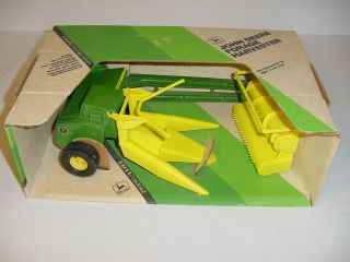 1/16 Vintage John Deere Forage Harvester By Ertl W/box