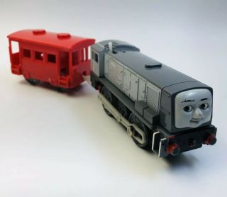 Guc Dennis & Red Caboose 2005 Motorized Train Tomy Trackmaster Thomas & Friends