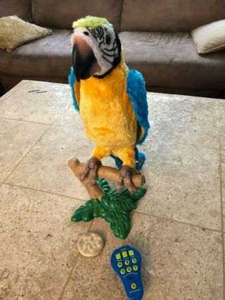 Hasbro Furreal Squawkers Mccaw Talking Parrot W/ Remote Perch & Cracker