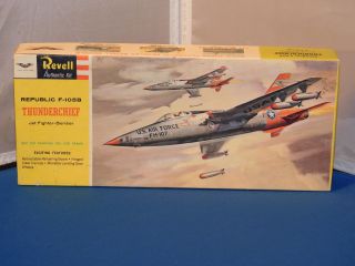 Vintage 1961 Revell Republic F - 105b Thunderchief Airplane Model Kit 1/76 Scale