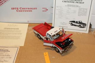 T60 Danbury 1972 Chevrolet Cheyenne Pickup 1:24 Red & White Title
