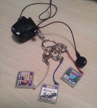 Tiger Electronics Hit Clips Music Player w/3 Hit clips Aaron Carter,  Pink,  6town 7