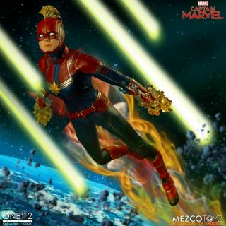 January PRE - ORDER Mezco Toyz One:12 Collective Captain Marvel 5