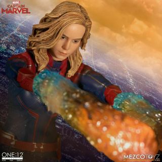 January PRE - ORDER Mezco Toyz One:12 Collective Captain Marvel 7