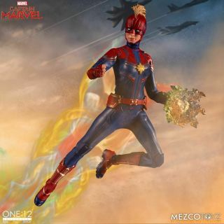 January PRE - ORDER Mezco Toyz One:12 Collective Captain Marvel 8