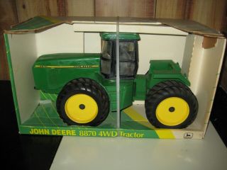 Ertl John Deere Tractor 8870 4wd