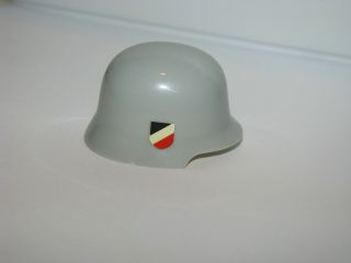 1/6th Scale Ww 2 German Army Helmet With National Colors