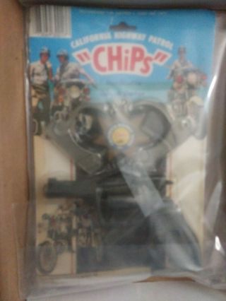 " Chips " California Highway Patrol Handcuffs Badge Toy Gun Metro Goldwyn 1977 Nib
