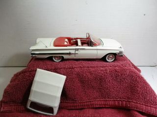 1/24 Scale Danbury White 1960 Chevrolet Impala
