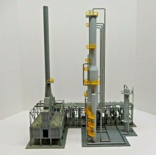 Walthers 933 - 3013 Ho Scale North Island Refinery Built