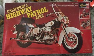Revell 1/8 California Highway Patrol Bike Harley - Davidson 1200 Electra Glide