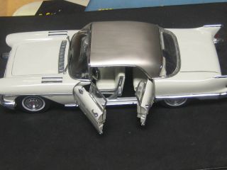 1/18 Sunstar 1957 Cadillac Eldorado Brougham
