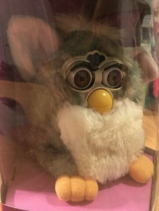 Furby 70 - 800 Tiger Electronics Grey with White belly Brown Eyes 1998 box 5