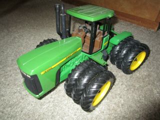 John Deere Farm Toy Tractor 4wd 9200 With Triplets Rare Displayed Only