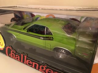 1:18 Dodge Challenger R/T Scat Pack 1971 Go Green Greenlight Diecast Cond 2