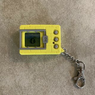 Bandai Digimon Tamagotchi 1997 Yellow Rare Virtual Pet 2
