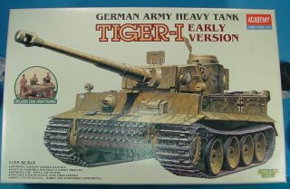 1/35 Scale Academy 1386 German Army Tiger - I Early Version Tank Plastic Model Kit