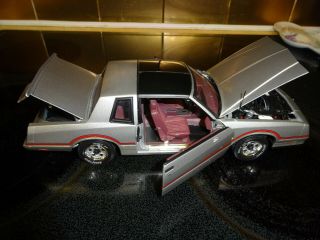 1985 Silver Monte Carlo Ss Diecast 1/18 Scale Ertl 39461
