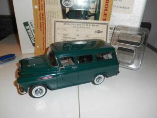 Danbury 1957 Chevrolet Suburban 1:24 Scale Green W/ Box,  2 Seats,  & Title