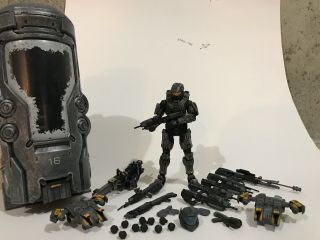 Mcfarlane Toys Halo 4 Series 1 - Frozen Master Chief With Cryotube Deluxe Action
