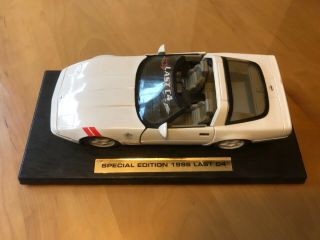 Maisto 1:18 1996 White Chevy Corvette Last C4 Special Edition Die Cast Car 2
