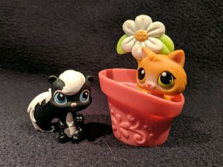 Littlest Pet Shop Lps Skunk And Cat Set With Flower Pot Blue And Green Eyes