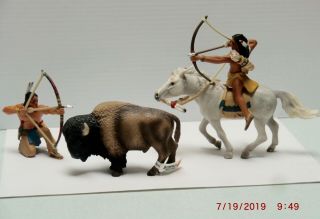 Schleich Sioux Indian On Horse W/ Kneeling Indian Hunting Buffalo Action Figures