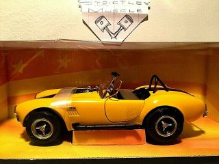 1/18 Scale 1965 Ford Shelby Cobra 427 Roadster - Yellow Ext/black Int