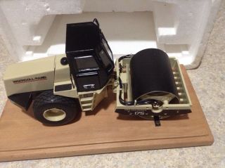 INGERSOLL - RAND 175 PRO - PAC VIBRATORY COMPACTOR 1:40 SCALE TOY OPEN PACKAGE 5